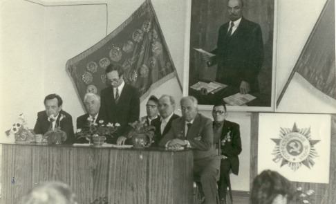 Ф.4 О.6-Рз П.5 Ф.10 В президиуме на собрании